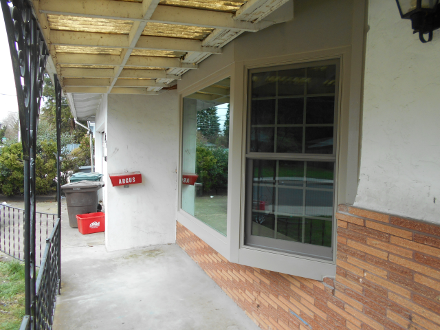 Hillsboro, OR - 8 aluminum windows replaced with fibrex windows. Color sandstone exterior/interior. Hillsboro, OR - 8 aluminum windows replaced with fibrex windows. Color sandstone exterior/interior.