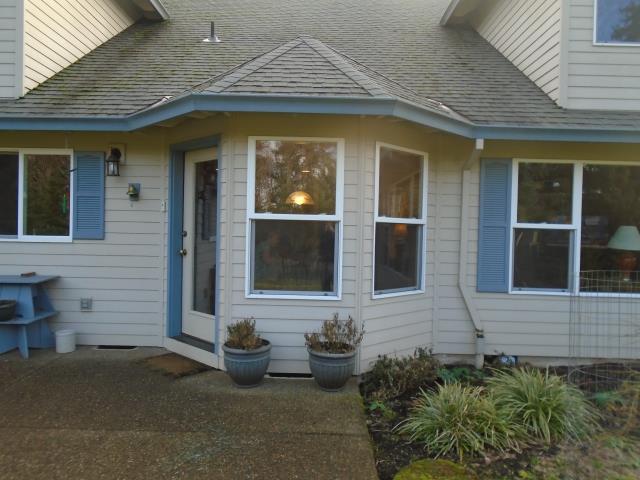 Beavercreek, OR - Our professional installers with Renewal by Andersen took extra care with this 22 window replacement project along with their 2 patio doors! Beavercreek, OR - Our professional installers with Renewal by Andersen took extra care with this 22 window replacement project along with their 2 patio doors!