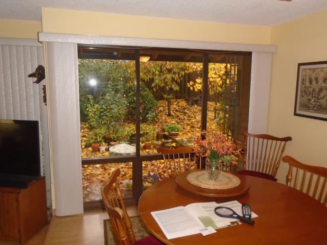 Beaverton, OR - We replaced 10 windows for this family home with a large picture window in the dining room! Beaverton, OR - We replaced 10 windows for this family home with a large picture window in the dining room!
