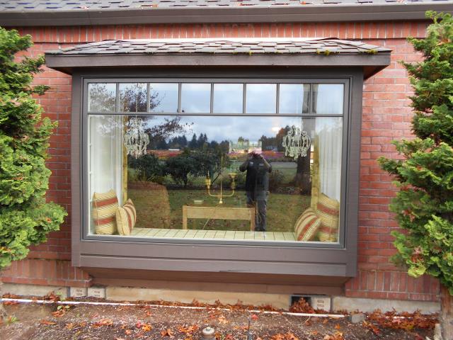 Canby, OR - Our professional installers worked on 4 picture windows and 1 big picture window in the center of a bay window for this Canby home! Canby, OR - Our professional installers worked on 4 picture windows and 1 big picture window in the center of a bay window for this Canby home!