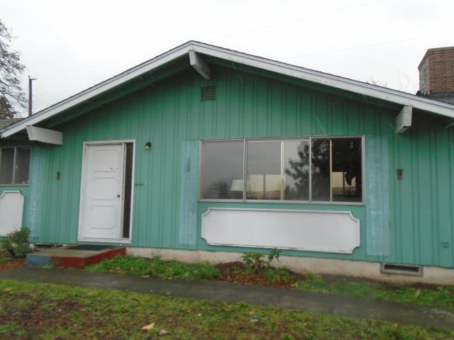 Hood River, OR - We installed a Gliding Glass patio door and Specialty window for this house in Hood River! Hood River, OR - We installed a Gliding Glass patio door and Specialty window for this house in Hood River!