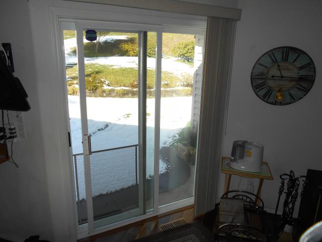 Oregon City, OR - We installed 1 patio door and a custom window for this Oregon City Home! Oregon City, OR - We installed 1 patio door and a custom window for this Oregon City Home!