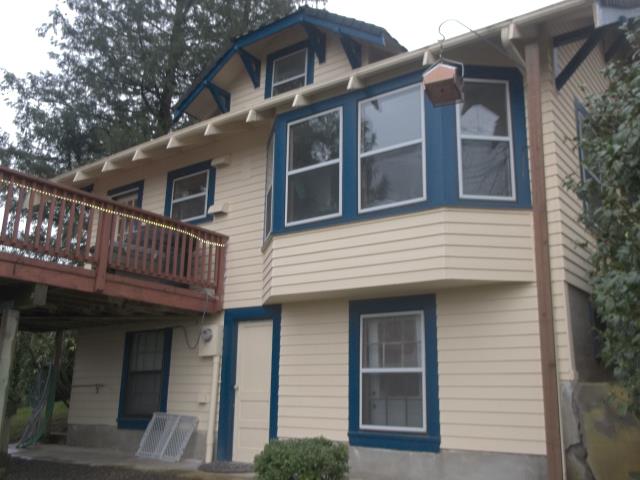 Troutdale, OR - Our professional installers put in some of their best work for this home in Troutdale with a 17 window replacement project! Troutdale, OR - Our professional installers put in some of their best work for this home in Troutdale with a 17 window replacement project!