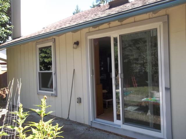 Tualatin, OR - Our professional installers worked hard to replace 5 double-hung windows for this amazing house! Tualatin, OR - Our professional installers worked hard to replace 5 double-hung windows for this amazing house!