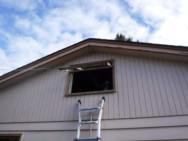 Vernonia, OR - Our professional installers put in work on this 15 window replacement project! We were happy to make the homeowners happy! Vernonia, OR - Our professional installers put in work on this 15 window replacement project! We were happy to make the homeowners happy!
