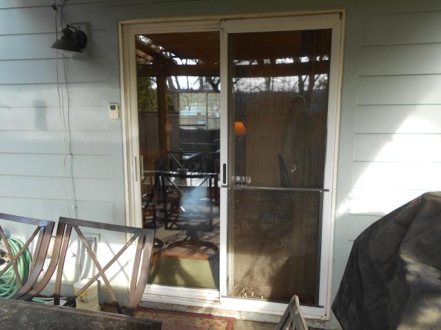 Aloha, OR - Our professional installers replaced a customized window and patio door for this lovely house! Aloha, OR - Our professional installers replaced a customized window and patio door for this lovely house!
