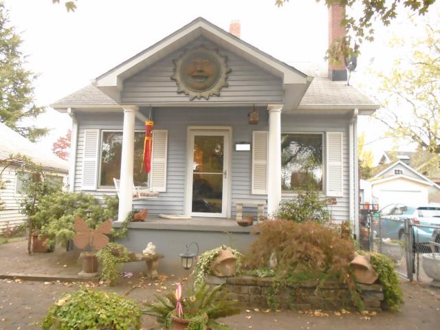 Cathlamet, WA - Our professional installers replaced 10 windows in this cool Cathlamet home! Cathlamet, WA - Our professional installers replaced 10 windows in this cool Cathlamet home!