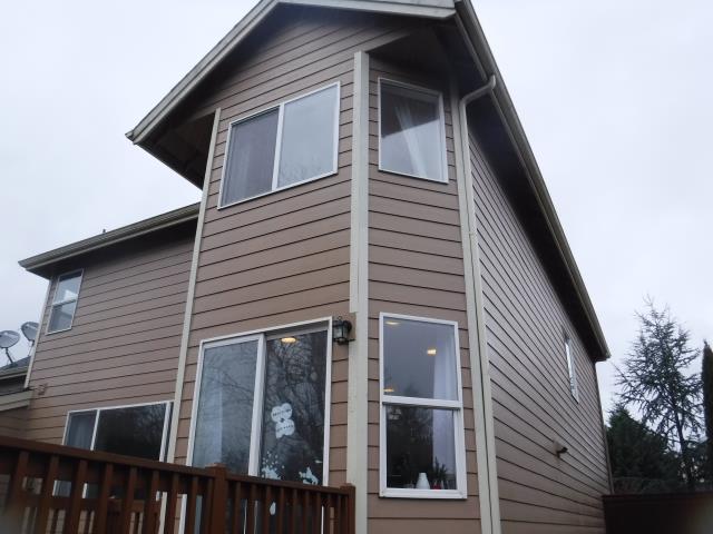 Camas, WA - Our professional installers replaced 18 windows and a patio door for this lovely home! Camas, WA - Our professional installers replaced 18 windows and a patio door for this lovely home!