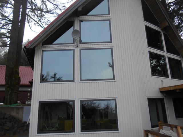 Hillsboro, OR - Our professional installers replaced 18 windows and 2 patio doors for this heavenly Hillsboro home! Hillsboro, OR - Our professional installers replaced 18 windows and 2 patio doors for this heavenly Hillsboro home!