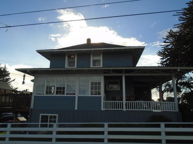 Seaside, OR - We installed 9 replacement windows for this gorgeous Seaside home! Seaside, OR - We installed 9 replacement windows for this gorgeous Seaside home!