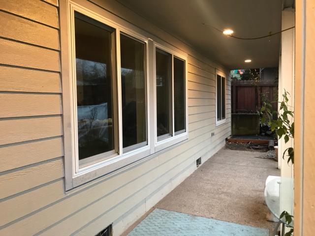 Sherwood, OR - We installed 9 replacement windows and a patio door for this gorgeous Sherwood home! Sherwood, OR - We installed 9 replacement windows and a patio door for this gorgeous Sherwood home!