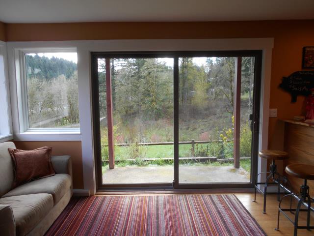 Sherwood, OR - Our professional installers replaced 3 windows and a patio door for this sweet Sherwood home! Sherwood, OR - Our professional installers replaced 3 windows and a patio door for this sweet Sherwood home!