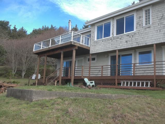 Cloverdale, OR - We installed 15 replacment windows and 4 patio doors for this lovely home! Cloverdale, OR - We installed 15 replacment windows and 4 patio doors for this lovely home!