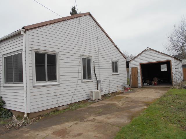 Lebanon, OR - We installed 11 window replacements in this lovely Lebanon home! Lebanon, OR - We installed 11 window replacements in this lovely Lebanon home!