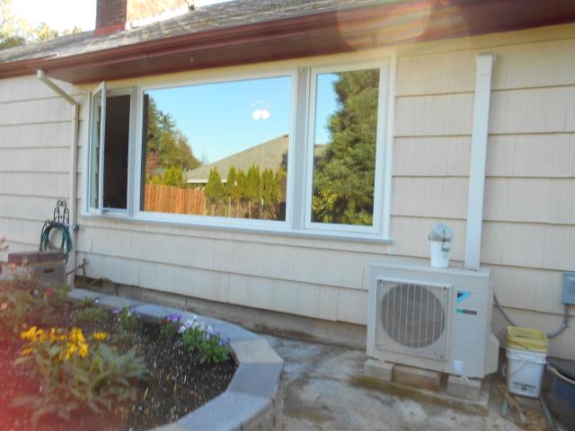 Troutdale, OR - We installed 5 new replacement windows for this sweet home! Troutdale, OR - We installed 5 new replacement windows for this sweet home!