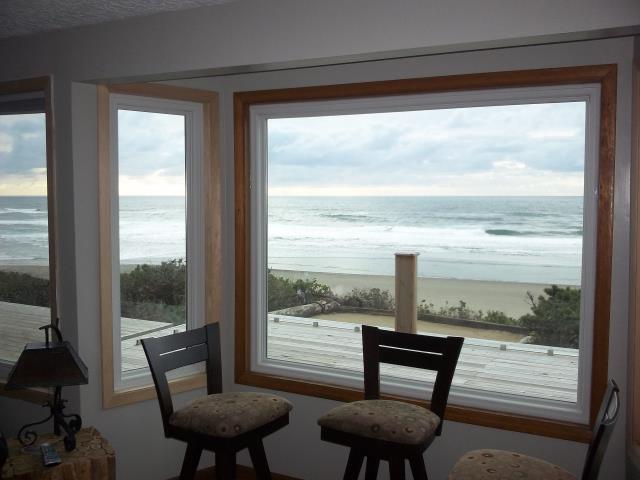 Lincoln City, OR - We installed 6 replacement windows for this beautiful beach side view home in Lincoln City. Lincoln City, OR - We installed 6 replacement windows for this beautiful beach side view home in Lincoln City.
