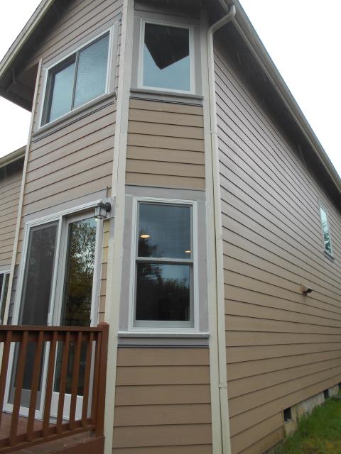 Portland, OR - We did a 3 window replacement including a patio door replacement for this lovely Portland place! Portland, OR - We did a 3 window replacement including a patio door replacement for this lovely Portland place!