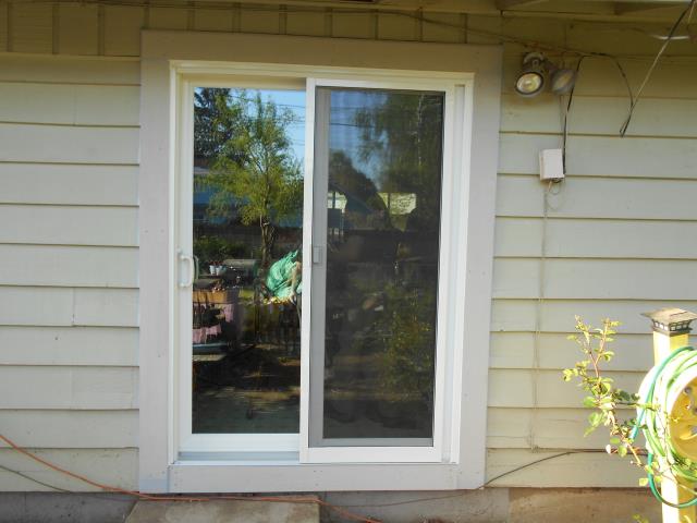 Eugene, OR - We installed 10 replacement windows for this Lane County home along with 1 replacement patio door! Eugene, OR - We installed 10 replacement windows for this Lane County home along with 1 replacement patio door!