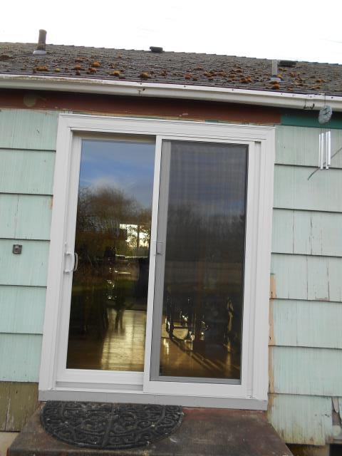 Eugene, OR - We installed 11 replacement windows and 1 patio door in a full home window renovation for this gorgeous place in Eugene! Eugene, OR - We installed 11 replacement windows and 1 patio door in a full home window renovation for this gorgeous place in Eugene!
