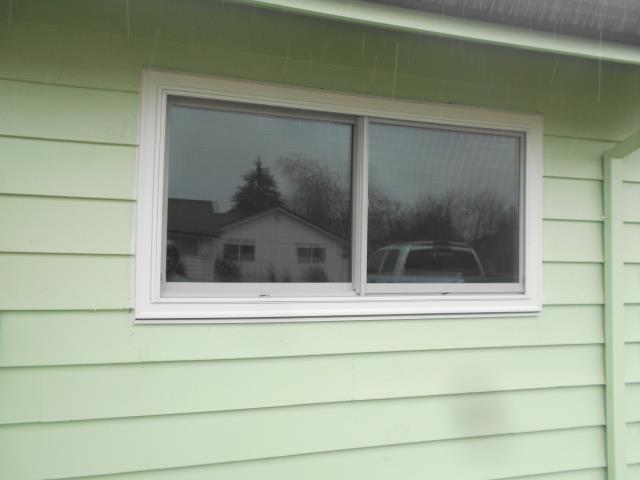 Portland, OR - Our certified master installation crew put in 4 replacement windows for this great PDX home! Portland, OR - Our certified master installation crew put in 4 replacement windows for this great PDX home!
