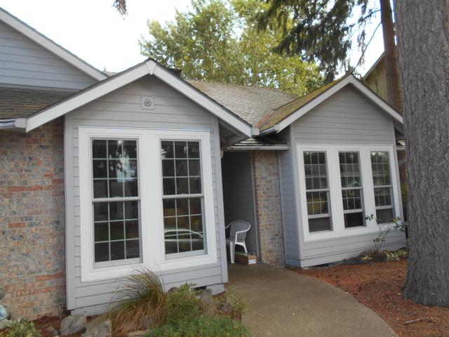 Beaverton, OR - We installed 15 replacement windows along with a replacement patio door for this lovely home in Beaverton! Beaverton, OR - We installed 15 replacement windows along with a replacement patio door for this lovely home in Beaverton!