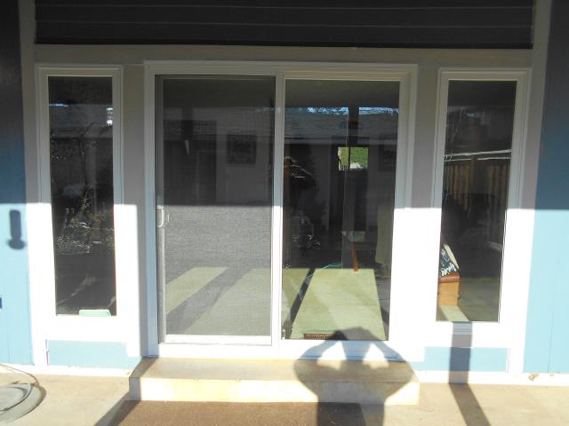 Vancouver, WA - We installed 3 sliding glass patio doors replacing their old ones as well as 5 replacement windows! Vancouver, WA - We installed 3 sliding glass patio doors replacing their old ones as well as 5 replacement windows!