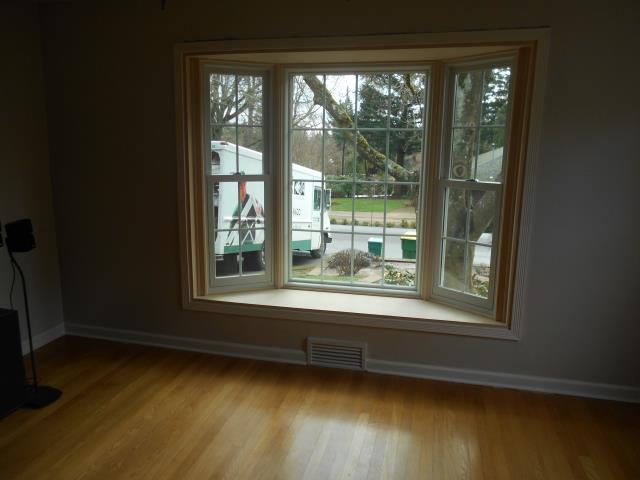 Portland, OR - We installed a replacement Bay Window and picture window for this gorgeous home in Portland! Portland, OR - We installed a replacement Bay Window and picture window for this gorgeous home in Portland!