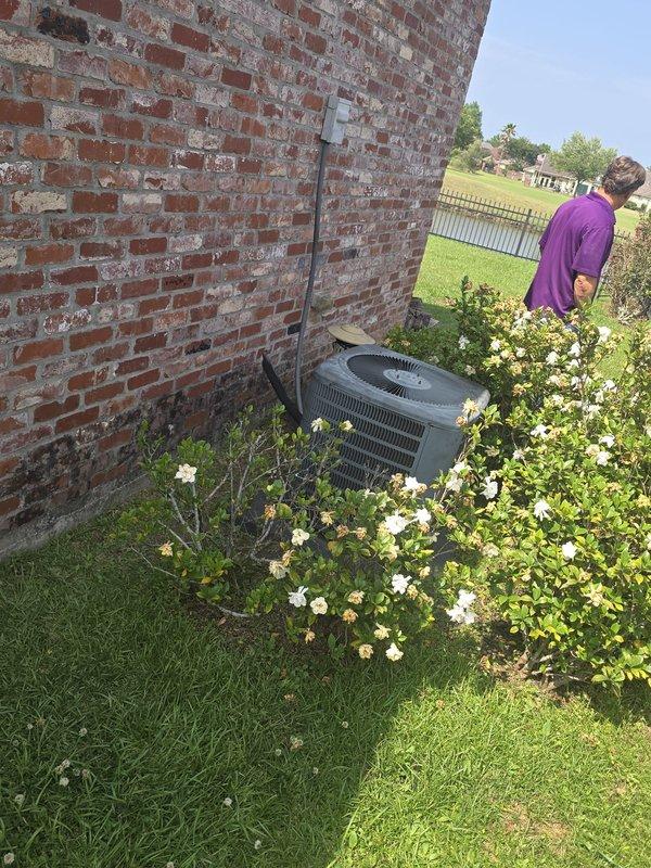 Installed Amana 2.5 ton evaporator coil at residential property per purchase order J3671-001. Unit was picked up from Jackson location on Mammoth and successfully installed adjacent to existing outdoor condensing unit positioned along red brick exterior wall. Installation completed with system operational and ready for service.