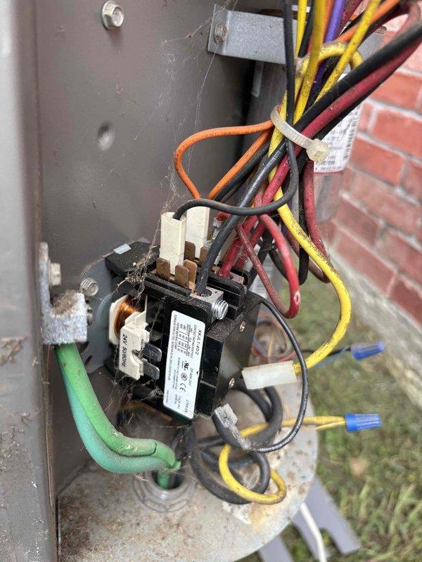 Responded to emergency service call for non-operational AC unit displaying 85°F on thermostat. Performed diagnostic evaluation of system including electrical components, contactor relay, and refrigerant pressures using manifold gauges. Completed membership maintenance inspection, verified system operation, and discussed thermostat replacement options with member.
