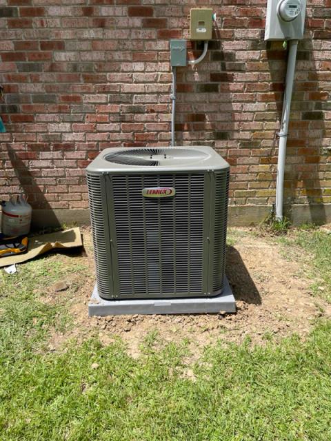Denham Springs, LA - We installed a new Lennox Heat Pump, ensuring optimal efficiency and comfort. The system was carefully configured, and all components were tested for flawless performance.