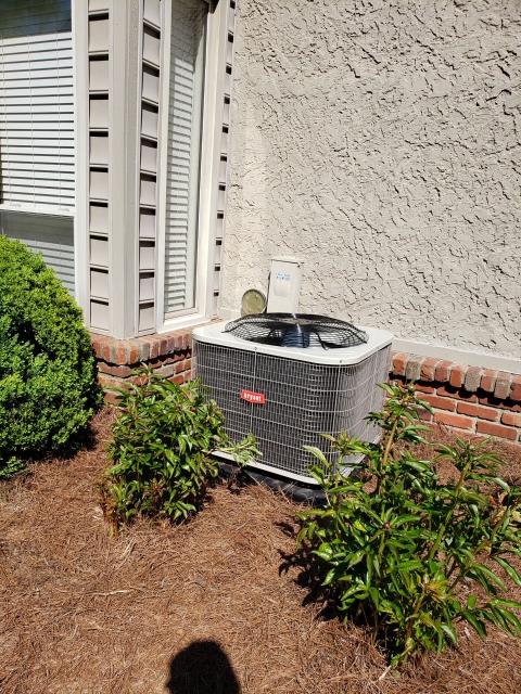Bowling Green, KY - Bryant Air Conditioner Installation BA14BA036 - 15 SEER Air Conditioner replaced a Trane BTD736 from 1984 (almost 37 years old at replacement). The old R22 refrigerant, air conditioner was replaced with a newer R410A refrigerant air conditioner. Steeplechase Subdivision. Bowling Green, KY - Bryant Air Conditioner Installation BA14BA036 - 15 SEER Air Conditioner replaced a Trane BTD736 from 1984 (almost 37 years old at replacement). The old R22 refrigerant, air conditioner was replaced with a newer R410A refrigerant air conditioner. Steeplechase Subdivision.