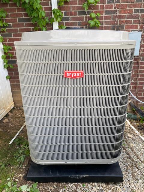 Scottsville, KY - The old York Heat Pump was leaking refrigerant R22. Nothing fixes a refrigerant leak better in an old heat pump than a new heat pump. When the new heat pump is a Bryant 284ANV that comes in at twice as efficient as the old one was when it was new... 22.50 SEER... what can you say? Scottsville, KY homeowner is going to be more comfortable and saving money on the utility bills. Scottsville, KY - The old York Heat Pump was leaking refrigerant R22. Nothing fixes a refrigerant leak better in an old heat pump than a new heat pump. When the new heat pump is a Bryant 284ANV that comes in at twice as efficient as the old one was when it was new... 22.50 SEER... what can you say? Scottsville, KY homeowner is going to be more comfortable and saving money on the utility bills.