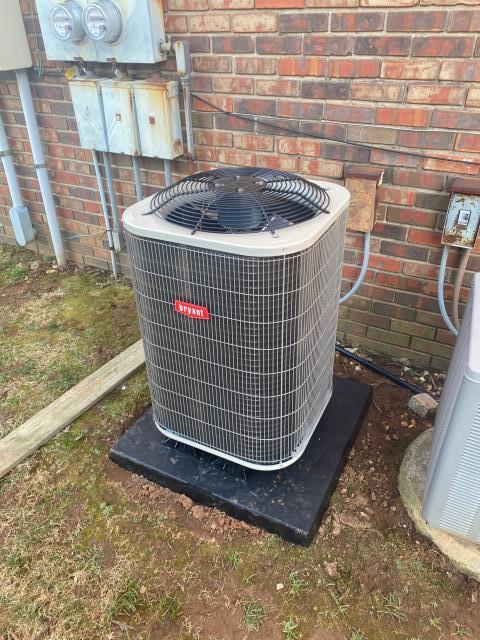 Bowling Green, KY - New Bryant heat pump installed to get the air conditioning back up and running. Bowling Green, KY - New Bryant heat pump installed to get the air conditioning back up and running.