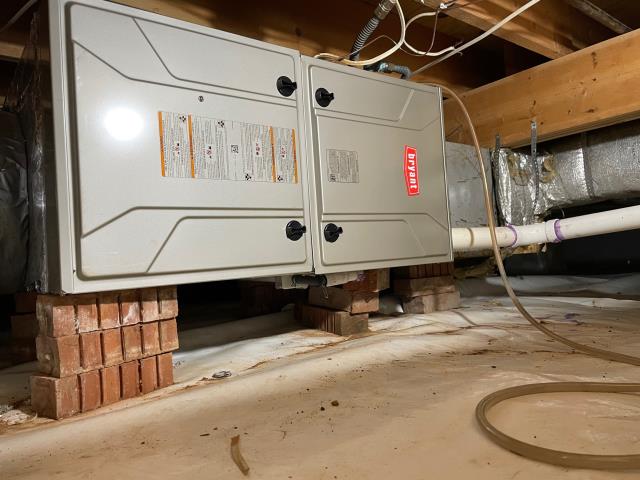 Bowling Green, KY - Late Spring Furnace installation Bowling Green, KY. Bryant 95% AFUE 915 Series Furnace replacing a Heil 80% AFUE NTC Series Furnace. The energy efficient fan motors in these new Bryant furnaces improve the air conditioning efficiency. Crawlspace Installation. Bowling Green, KY - Late Spring Furnace installation Bowling Green, KY. Bryant 95% AFUE 915 Series Furnace replacing a Heil 80% AFUE NTC Series Furnace. The energy efficient fan motors in these new Bryant furnaces improve the air conditioning efficiency. Crawlspace Installation.