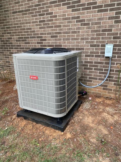 Bowling Green, KY - Old Heil 12 SEER Heat Pump HHP224AKA1 was leaking refrigerant R22 and not keeping up during hot weather. Through WRECC and the TVA program, it is easy to replace your old heat pump with a new Bryant Heat Pump. This Bryant Heat Pump is a two stage 226ANA model. Lower Utility Bills, Better Comfort, and Years of Trouble Free Service come Standard. Air Conditioning Bowling Green, KY in 2021. Bowling Green, KY - Old Heil 12 SEER Heat Pump HHP224AKA1 was leaking refrigerant R22 and not keeping up during hot weather. Through WRECC and the TVA program, it is easy to replace your old heat pump with a new Bryant Heat Pump. This Bryant Heat Pump is a two stage 226ANA model. Lower Utility Bills, Better Comfort, and Years of Trouble Free Service come Standard. Air Conditioning Bowling Green, KY in 2021.