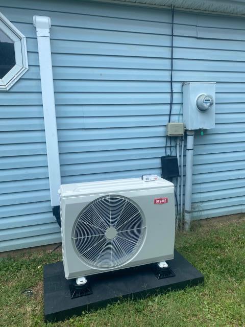 Bowling Green, KY - When it comes to air conditioning a garage, Bryant Ductless is the right way to go. The Bryant Ductless Heat Pump provides year round comfort in the garage to become a work space. The efficiency of the Bryant Ductless units is amazing also, so that means the utility bills won't go up that much. McFadden Ferry Neighborhood, near the old Cumberland Trace School. Air Conditioning Garages in Bowling Green, KY in 2021. Bowling Green, KY - When it comes to air conditioning a garage, Bryant Ductless is the right way to go. The Bryant Ductless Heat Pump provides year round comfort in the garage to become a work space. The efficiency of the Bryant Ductless units is amazing also, so that means the utility bills won't go up that much. McFadden Ferry Neighborhood, near the old Cumberland Trace School. Air Conditioning Garages in Bowling Green, KY in 2021.