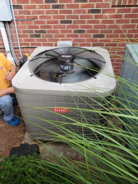 Bowling Green, KY - A new Bryant 226CNA Heat Pump to replace the old Rheem UPNE Heat Pump that was installed when the house was built. The new Bryant system uses R410A refrigerant, the old Rheem heat pump was R22. Much Lower Repair Bills, Better Comfort, Variable Speed Indoor Fan for better dehumidification in the Summer, warmer air in the Winter, and lower utility bills with the new systems 16 SEER rating.
Now the homeowner can keep their home 72 degrees with a cool breeze again! Air Conditioning Bowling Green, KY in 2021!
Pine Pointe Subdivision near Indian Hills Country Club. Bowling Green, KY - A new Bryant 226CNA Heat Pump to replace the old Rheem UPNE Heat Pump that was installed when the house was built. The new Bryant system uses R410A refrigerant, the old Rheem heat pump was R22. Much Lower Repair Bills, Better Comfort, Variable Speed Indoor Fan for better dehumidification in the Summer, warmer air in the Winter, and lower utility bills with the new systems 16 SEER rating.
Now the homeowner can keep their home 72 degrees with a cool breeze again! Air Conditioning Bowling Green, KY in 2021!
Pine Pointe Subdivision near Indian Hills Country Club.