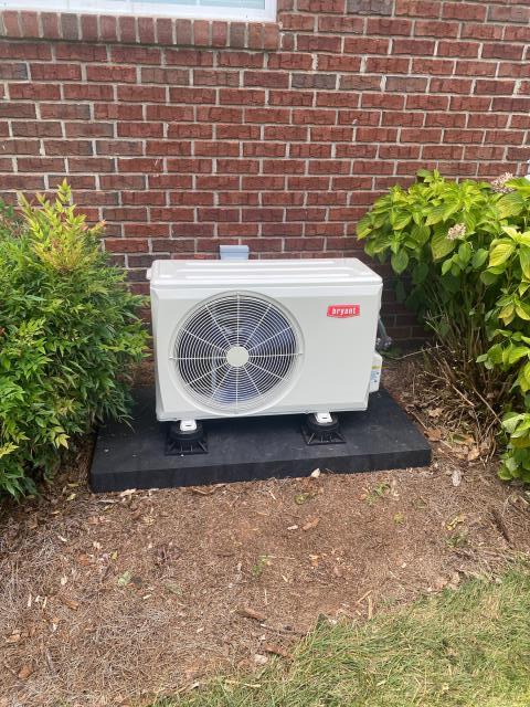 Bowling Green, KY - Bryant Ductless Heat Pump restoring a bonus room / office to 72 degrees with a cool breeze! The old Mitsubishi Mini Split needed replaced, the Bryant Mini Split was selected for it's performance, reliability, tax credit, and many years of trouble free operation. Crossridge Neighborhood. Air Conditioning Bowling Green, KY in 2021! Bowling Green, KY - Bryant Ductless Heat Pump restoring a bonus room / office to 72 degrees with a cool breeze! The old Mitsubishi Mini Split needed replaced, the Bryant Mini Split was selected for it's performance, reliability, tax credit, and many years of trouble free operation. Crossridge Neighborhood. Air Conditioning Bowling Green, KY in 2021!