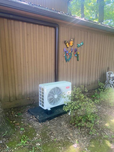 Bowling Green, KY - Bryant Ductless System added to make a hot / cold spot in a house comfortable and help with energy efficiency. Air Conditioning Bowling Green, KY in 2021. Bowling Green, KY - Bryant Ductless System added to make a hot / cold spot in a house comfortable and help with energy efficiency. Air Conditioning Bowling Green, KY in 2021.