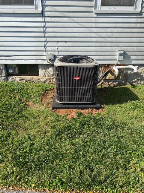 Bowling Green, KY - A new Bryant 116 Air Conditioner Replacing an old York Air Conditioner. Adding Honeywell Zoning to make the one system work as two, providing individual control of upstairs and down. Air Conditioning Bowling Green, KY in 2021. Near the Watertower at the Hospital on the Hill in Bowling Green, KY. Bowling Green, KY - A new Bryant 116 Air Conditioner Replacing an old York Air Conditioner. Adding Honeywell Zoning to make the one system work as two, providing individual control of upstairs and down. Air Conditioning Bowling Green, KY in 2021. Near the Watertower at the Hospital on the Hill in Bowling Green, KY.