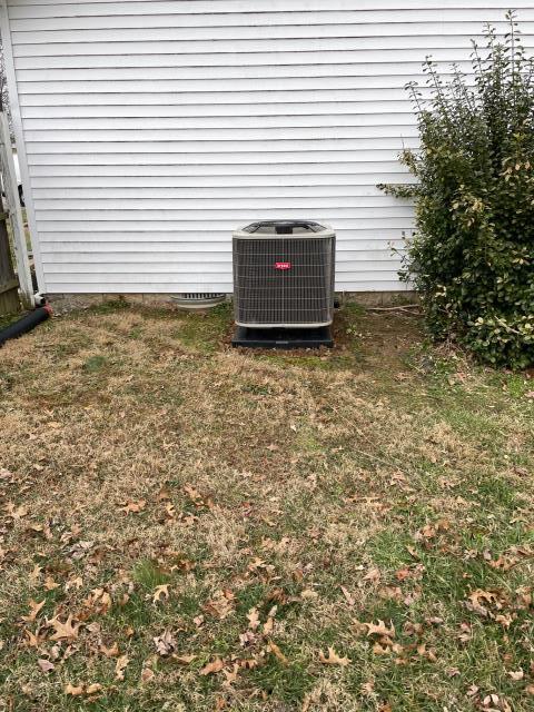 Bowling Green, KY - New Bryant Heat Pump replacing an old Rheem Heat Pump. Bryant, BH14NB030, 14.00 SEER. Many Years of Trouble Free Service, 10 Years Parts Warranty. Gra-Tac Heating and Cooling keeping Bowling Green, KY Comfortable since 1976. 46 Years! Richardsville Road Area. Bowling Green, KY - New Bryant Heat Pump replacing an old Rheem Heat Pump. Bryant, BH14NB030, 14.00 SEER. Many Years of Trouble Free Service, 10 Years Parts Warranty. Gra-Tac Heating and Cooling keeping Bowling Green, KY Comfortable since 1976. 46 Years! Richardsville Road Area.