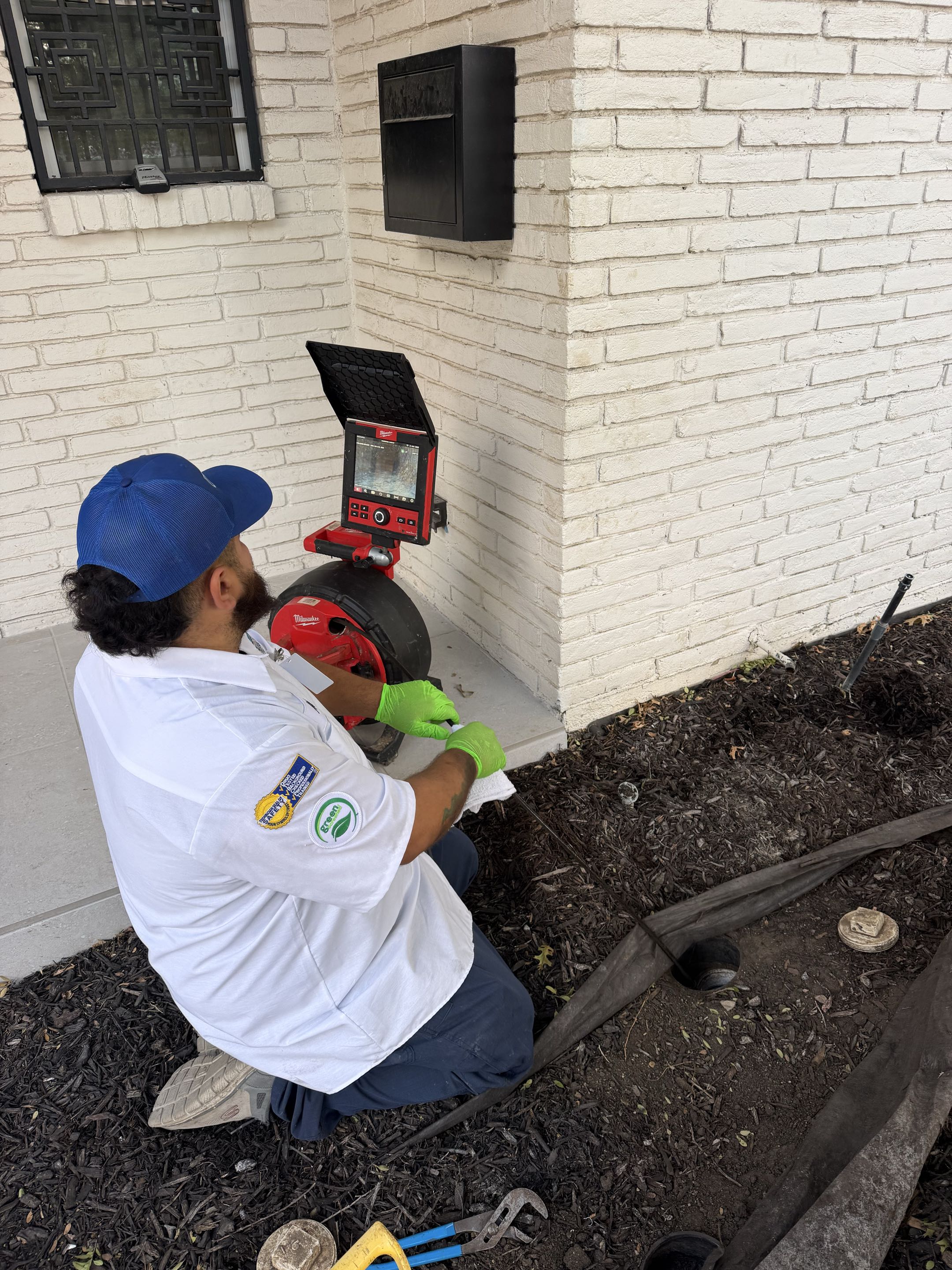 Performing a video inspection on the entire sewer system to make homeowner aware of her current issues with her drain pipes. We will give her quotes to have her own, running back in tiptop shape!  Schedule your video inspection today 💪🏽