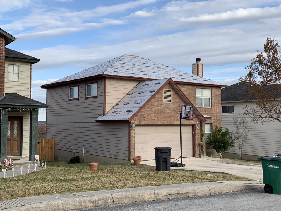 Live Oak, TX - Working on this beautiful property getting ready to upgrade their shingles to a complete roofing system. This homeowner selected Owens Corning Duration laminated shingles to replace their old 20 year roof. At Atrium roofing, we work to provide the best affordable options available. Live Oak, TX - Working on this beautiful property getting ready to upgrade their shingles to a complete roofing system. This homeowner selected Owens Corning Duration laminated shingles to replace their old 20 year roof. At Atrium roofing, we work to provide the best affordable options available.