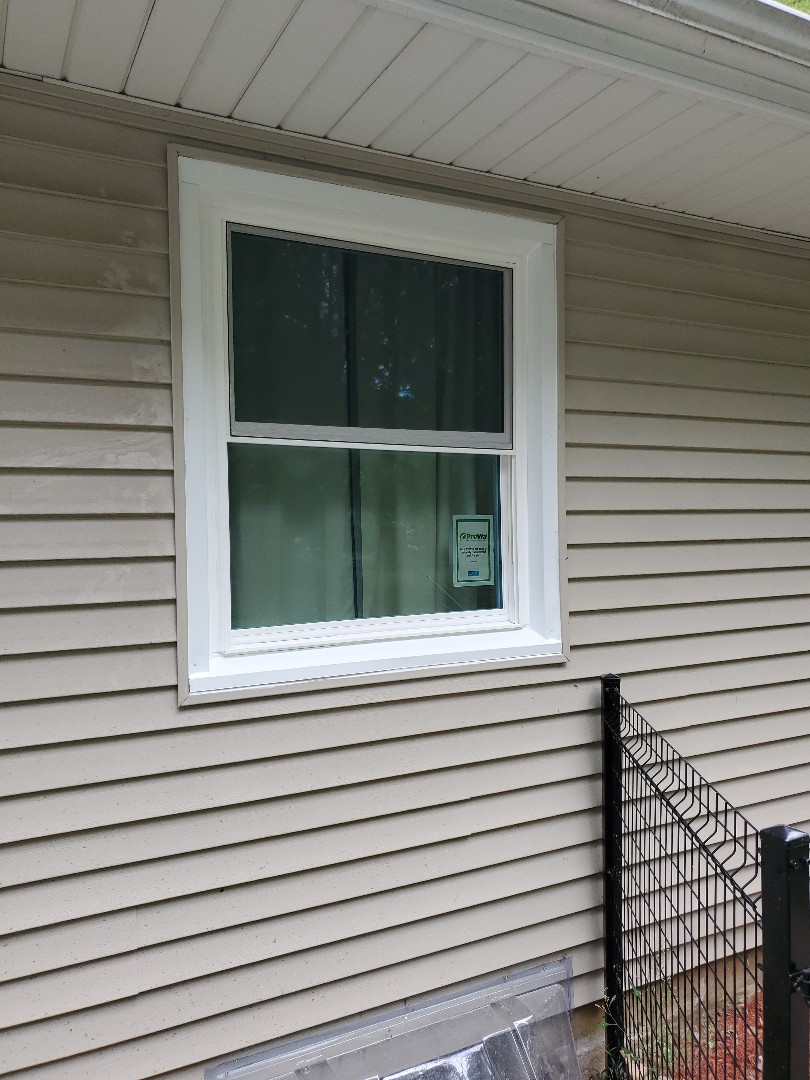 Kalamazoo, MI - Install two new energy efficient vinyl windows Kalamazoo, MI - Install two new energy efficient vinyl windows