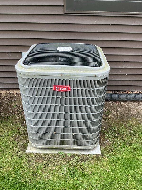 Performed comprehensive air conditioning tune-up on Bryant outdoor condenser unit. Completed standard maintenance protocol including inspection of all accessible components, verification of proper operation, and documentation of unit condition. Unit found to be in good working order with all components intact and functioning properly.