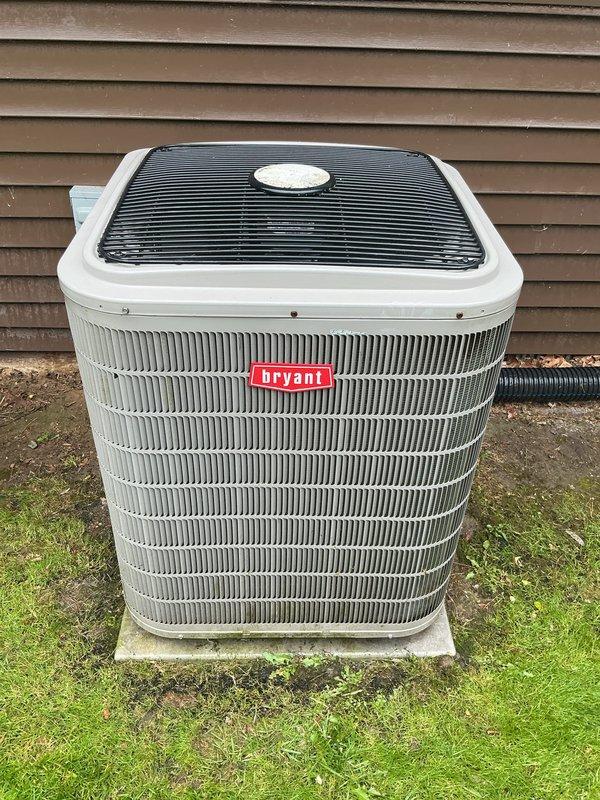Performed comprehensive air conditioning tune-up on Bryant outdoor condenser unit. Completed standard maintenance protocol including inspection of all accessible components, verification of proper operation, and documentation of unit condition. Unit found to be in good working order with all components intact and functioning properly.