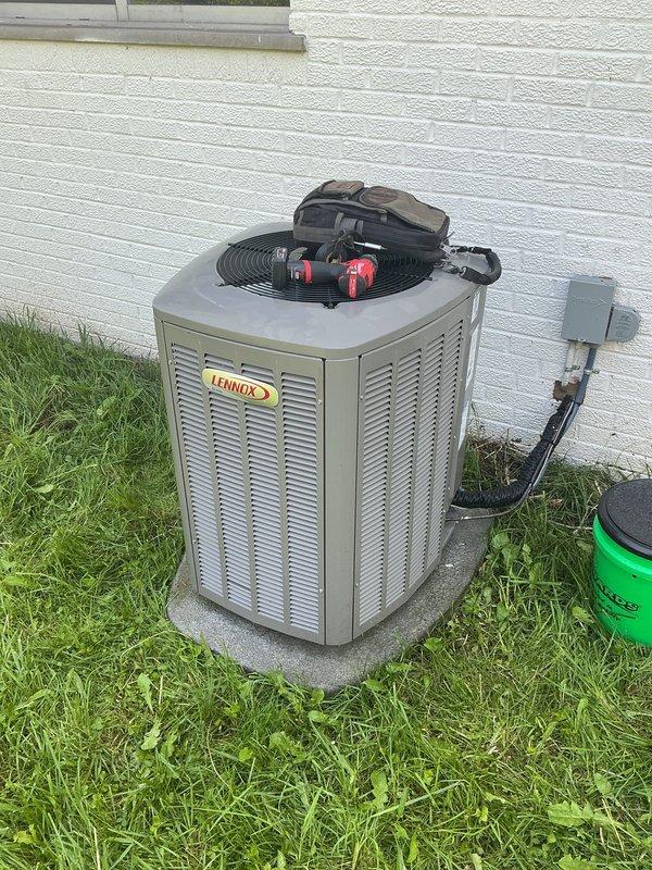 Completed scheduled AC tune-up on Lennox residential air conditioning system. Performed comprehensive maintenance including system diagnostics, refrigerant pressure testing, electrical component inspection, and verification of proper unit operation. All components found to be functioning within normal parameters, and unit left in optimal working condition.
