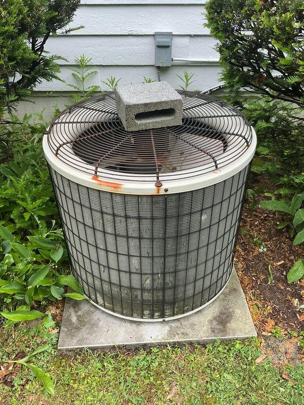 Completed annual air conditioning maintenance and tune-up on residential outdoor condenser unit. Performed comprehensive system inspection, verified proper operation of compressor and fan motor, checked refrigerant levels, and cleaned condenser coils. Discussed billing structure changes with customer regarding separate AC service payments versus consolidated billing approach; customer expressed questions about new payment arrangement and requested follow-up discussion with management regarding pricing structure.