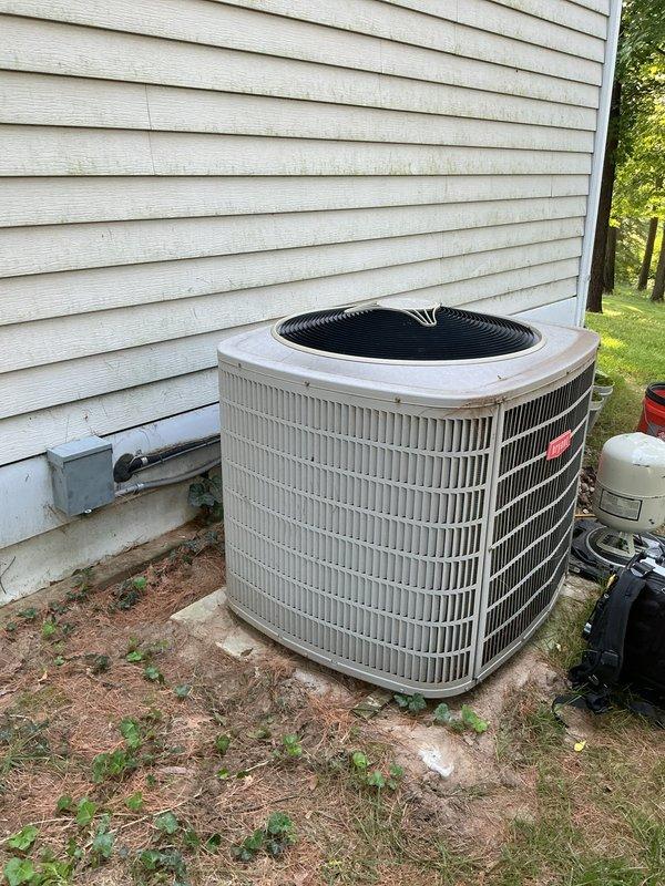 Performed warranty service on 2018 residential air conditioning system. Connected manifold gauges to service ports and diagnosed refrigerant system performance on outdoor condensing unit. Unit operational at time of inspection with condenser coils and fan assembly functioning properly.