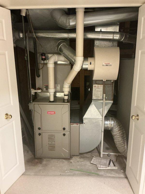 Responded to no cooling complaint for membership customer. Upon arrival, performed diagnostic evaluation of Bryant air conditioning system and furnace. Inspected outdoor condenser unit and indoor air handler components, checked refrigerant levels, electrical connections, and thermostat operation. System found to be operational during service visit. Reviewed proper system operation procedures with customer and provided guidance on unit monitoring.